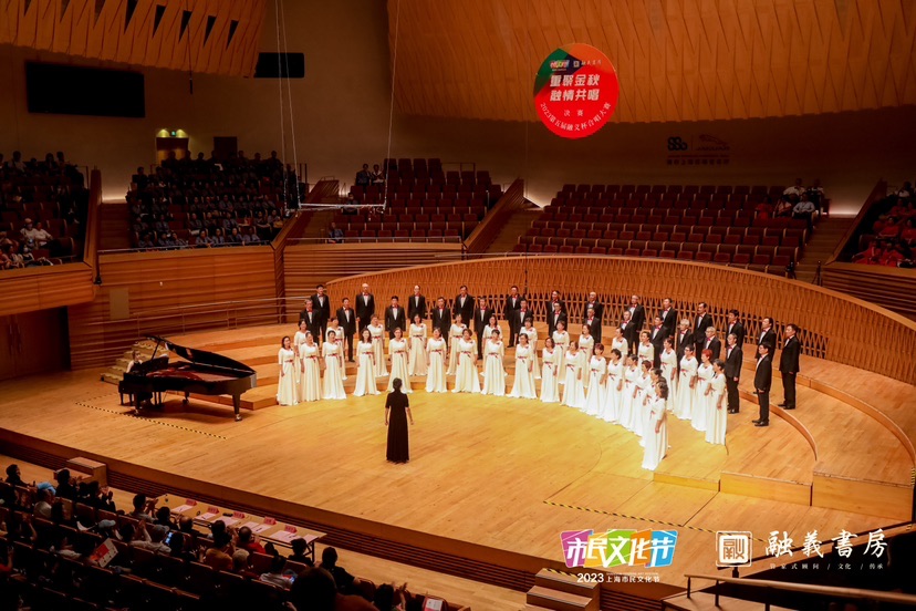 决赛最后登场的是表演团队——中国上海检察官合唱团